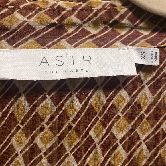 ASTR THE LABEL RUCHED BUTTON UP TOP - Picture 6 of 6